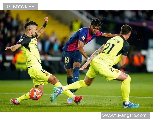 巴萨主场迎战拉科,争夺西甲积分榜关键战役精彩回顾与分析 巴萨主场迎战拉科,争夺西甲积分榜关键战役精彩回顾与分析